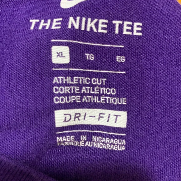 Lakers Lebron James Nike Tee #23 - Used. Good condition. Lakers shirt XL - Picture 4 of 5